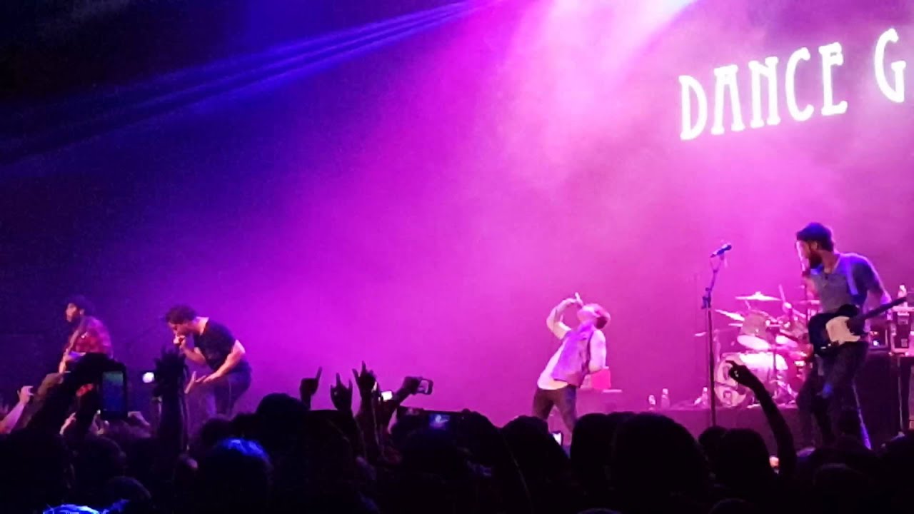 Dance Gavin Dance (jonny craig) - And I told them I invented times new Roman + lemon meringue tie