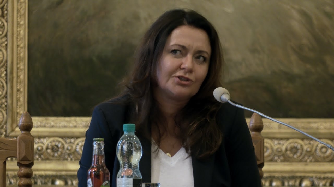 Czy odmieniać nazwiska? | Aneta Załazińska