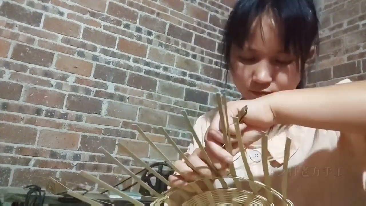 照著竹編高腳花籃洋板學編壹個看能編得怎洋