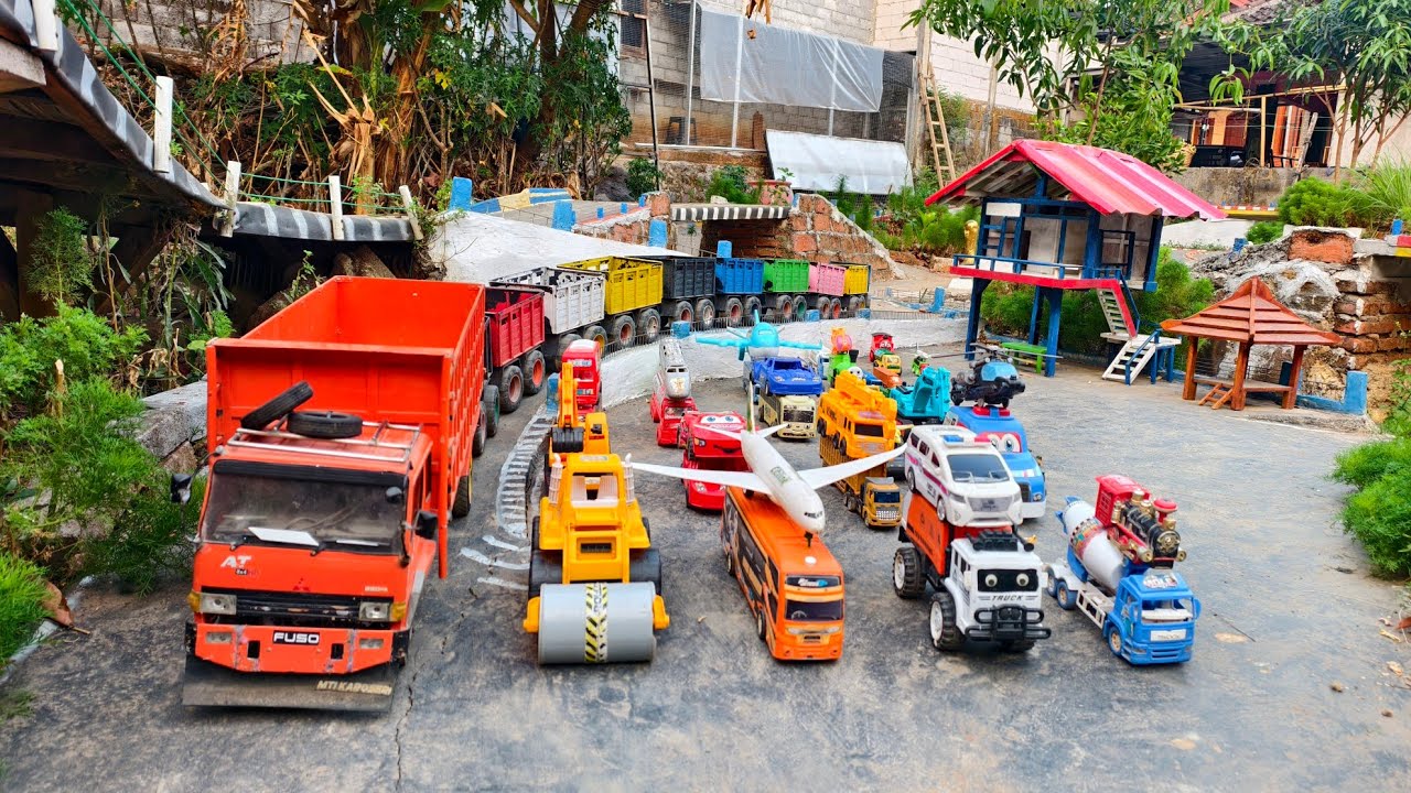 WADIDAU !!! Mobil Truk Tronton Panjang Bongkar Mainan Mobil Mobilan Truk Molen, Forklift, Ambulan 