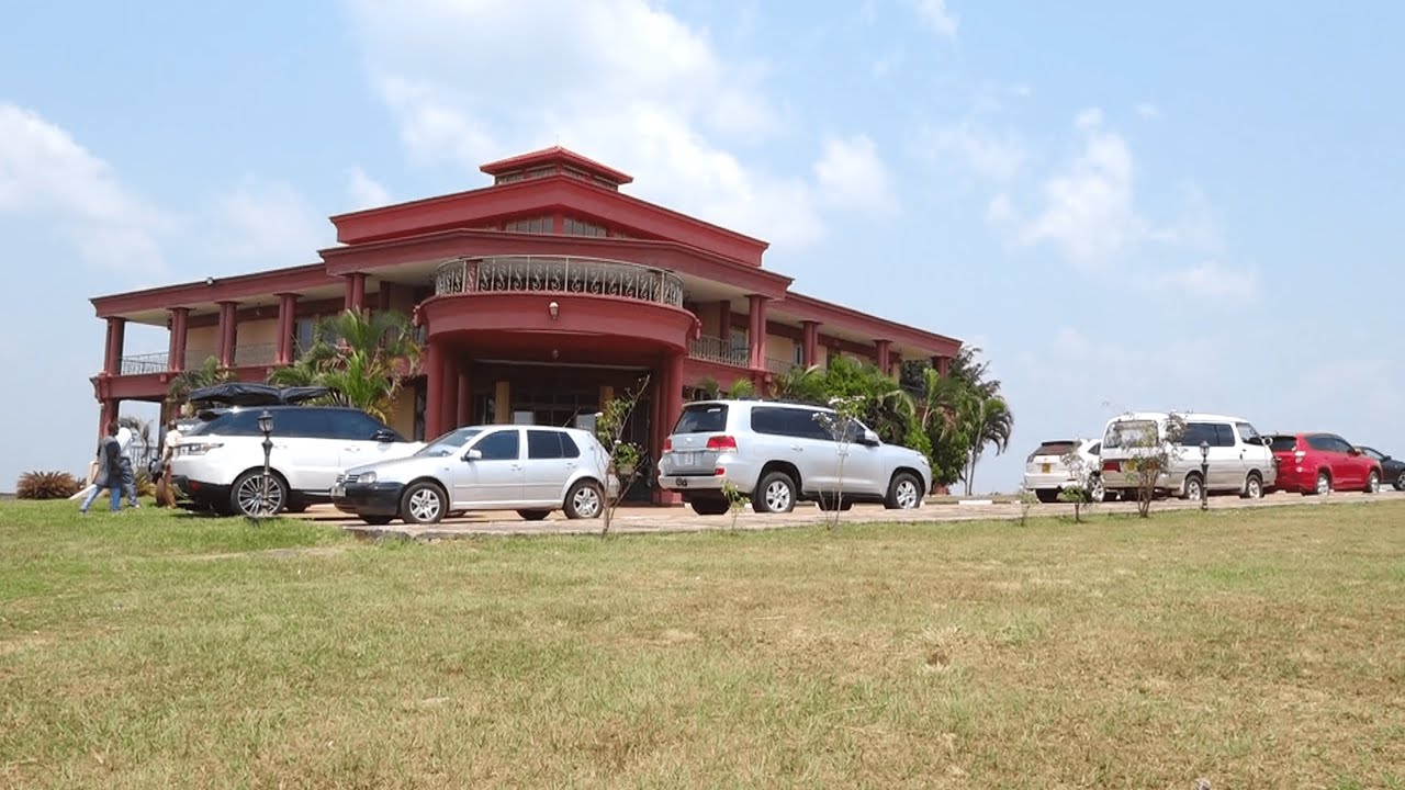 THE KYABAZINGA PALACE IN AND OUT