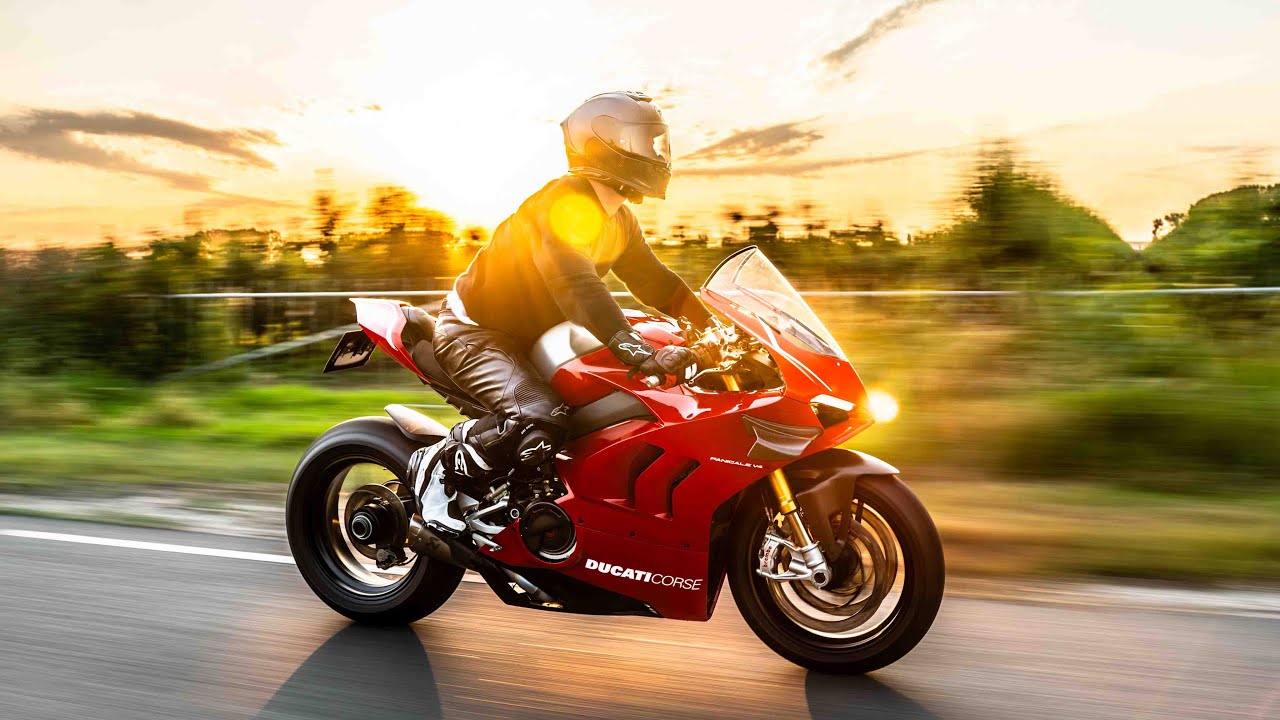DUCATI PANIGALE V4R AKRAPOVIC CINEMATIC