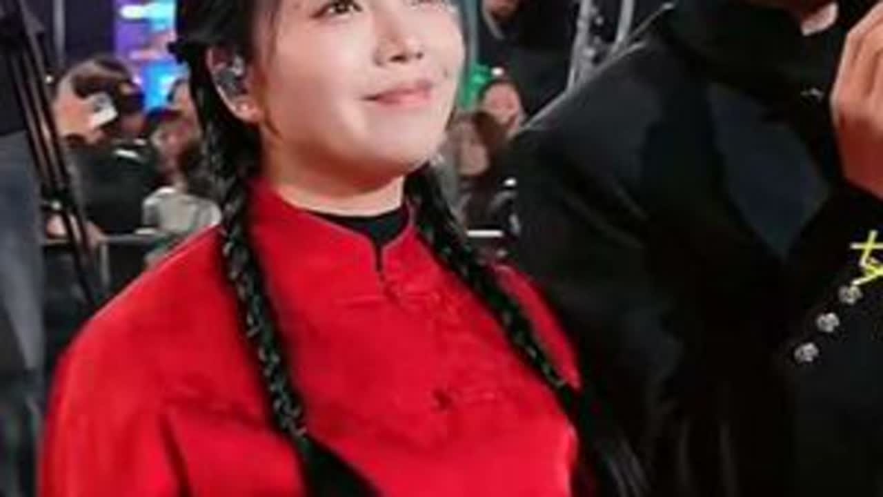 一年没见，最温馨的画面又回来了！@小土妹(不忘初心) @马上³⁰⁹ 🦄️ 合唱《爱如星火》#超AI的学习搭子