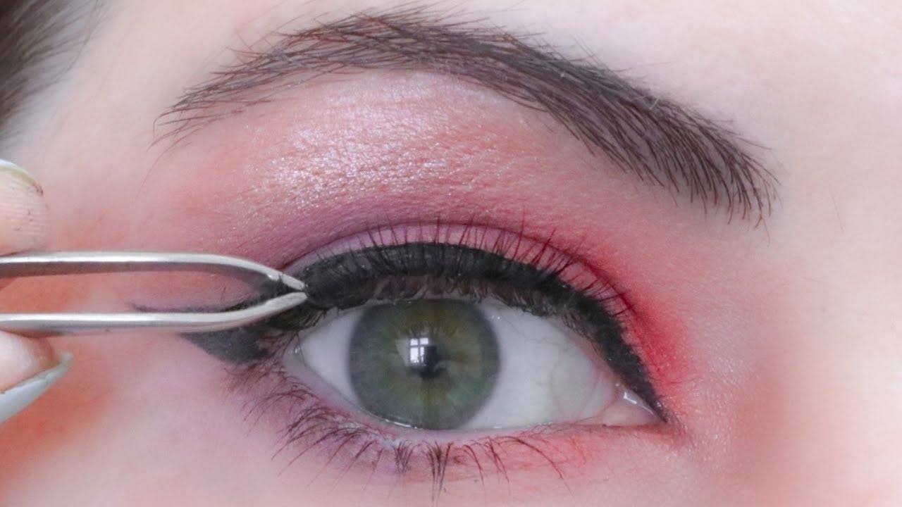 Adhesive Eyeliner & Lash Adhesive By Dollbaby London Using Natural Lashes for a Soft Makeup Look