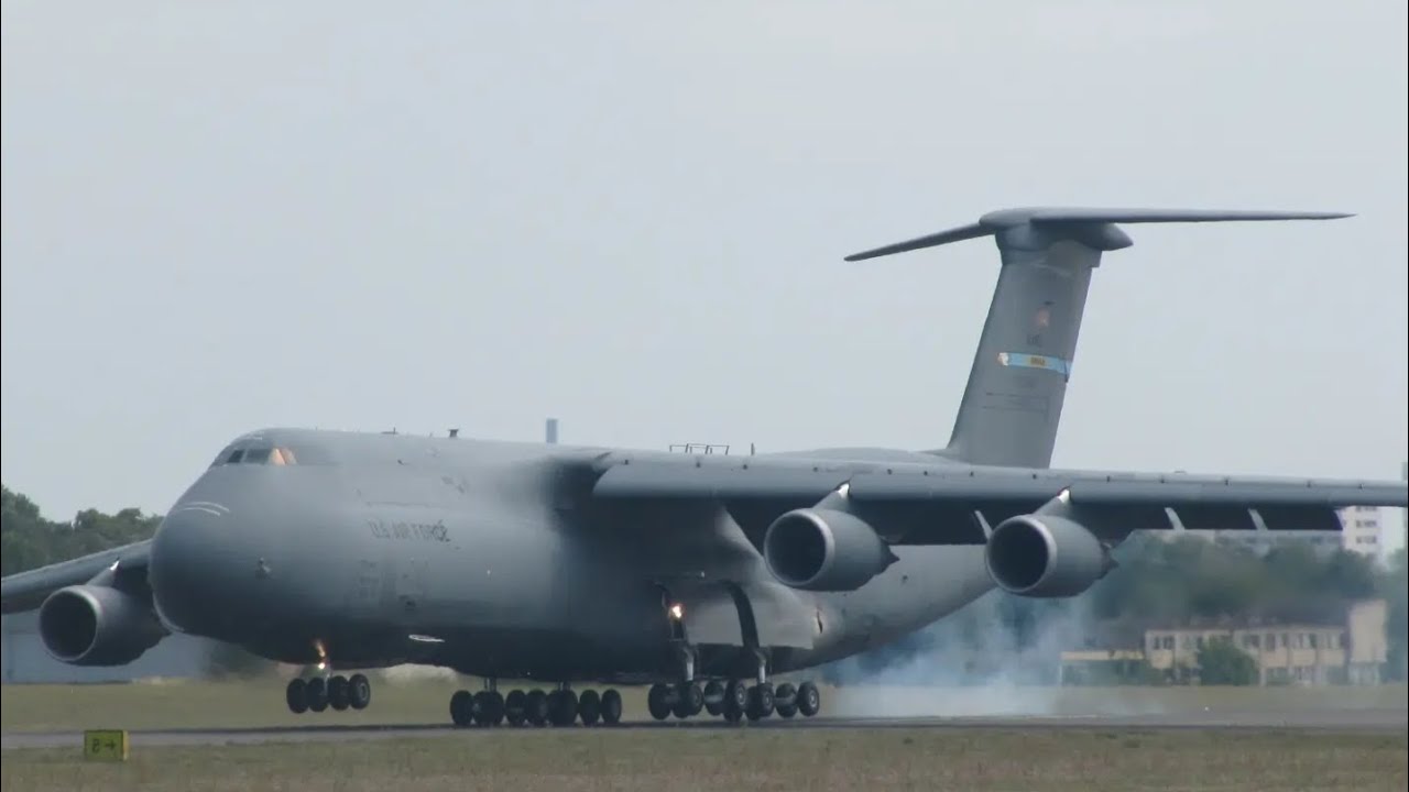 Lądowanie Lockheed C-5M Super Galaxy W Poznaniu na ławicy