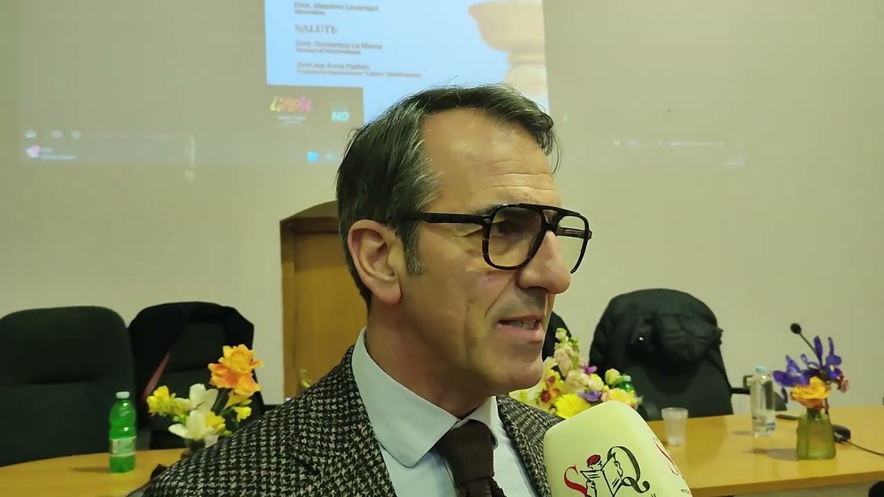 Giampaolo Impagnatiello all'incontro sul referendum costituzionale a Manfredonia, palazzo Celestini