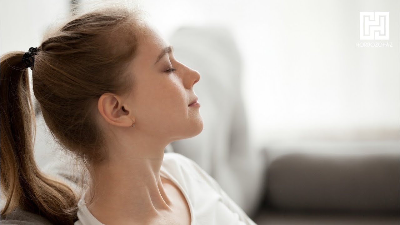 A légzés figyelése + gondolatok elengedése – Mindfulness meditáció anyáknak, apáknak (5 perc)