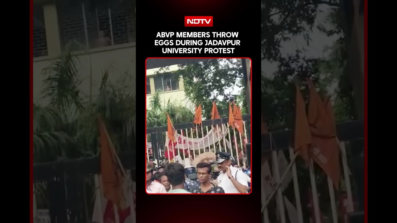ABVP Members Throw Eggs During Jadavpur University Protest