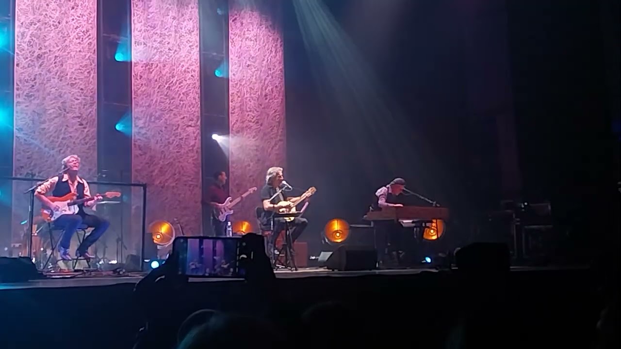 Piccola stella senza cielo – Ligabue (Teatro Ariston, Sanremo – In Teatro Dedicato a noi tour)