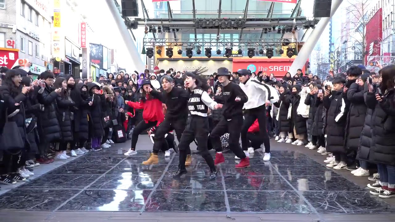 「동성로 버스킹」'MIC DROP x DDU DU DDU DU' Mashup Dance Cover 대구댄스팀 DOT 크루 With 고퇴경   학교 학원 기업체