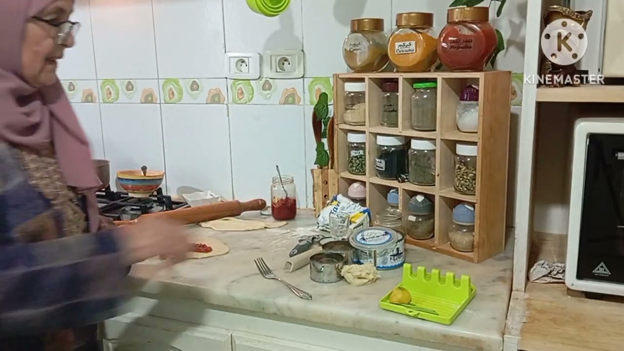 عملت دبارة عشاء خفيف ضريف بيتزا 🍕 مع سوفلي بالتن وعجة بكروفات 🍤