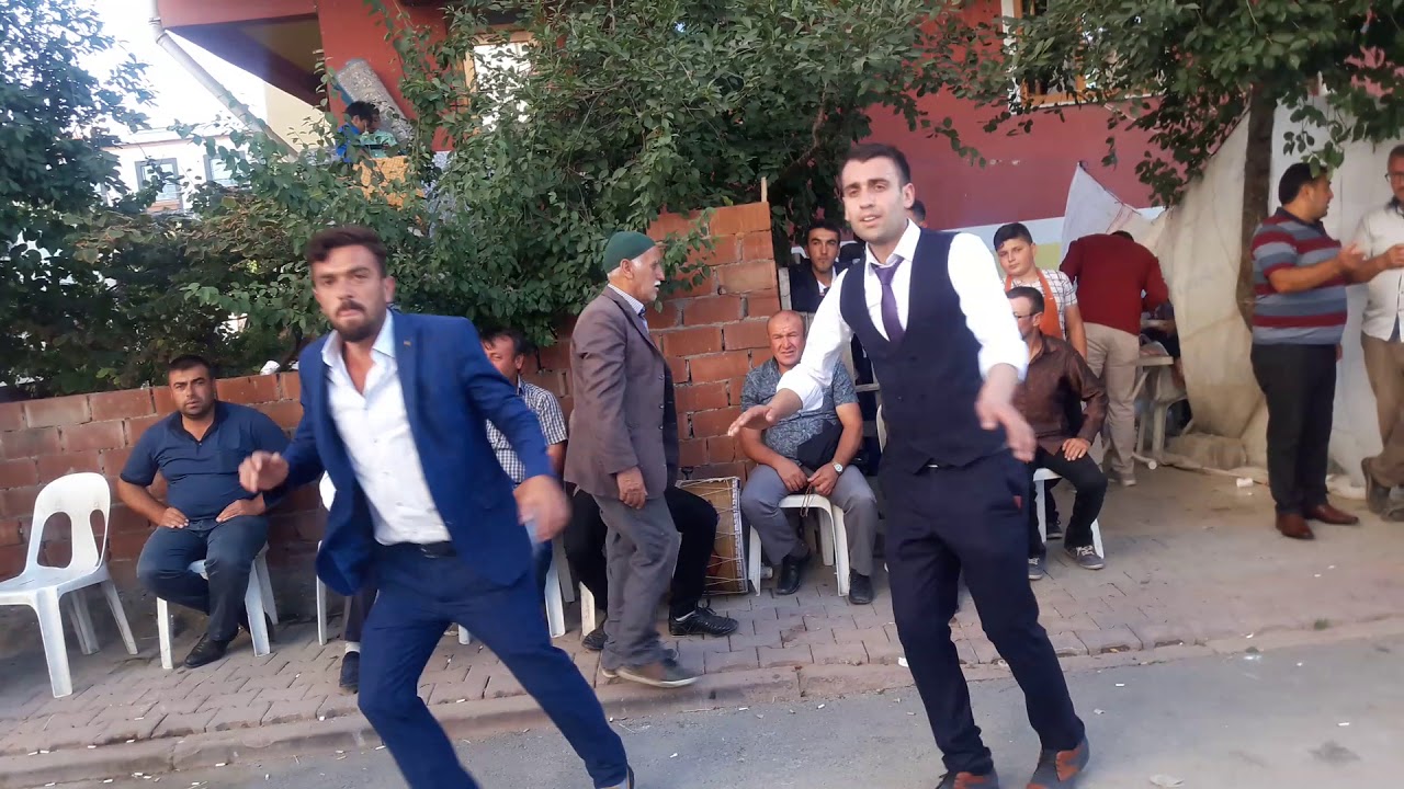 Sivas KURTLAPA lı gençlerden hop bico