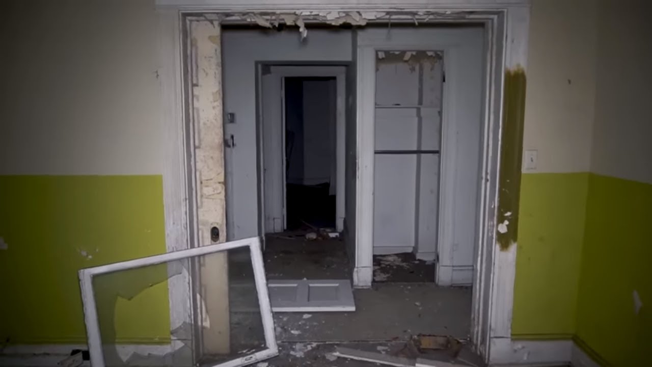 Big Abandoned House Hidden in a really Dangerous Neighborhood