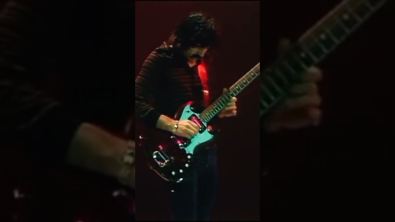 when the guitar is crying!😱 