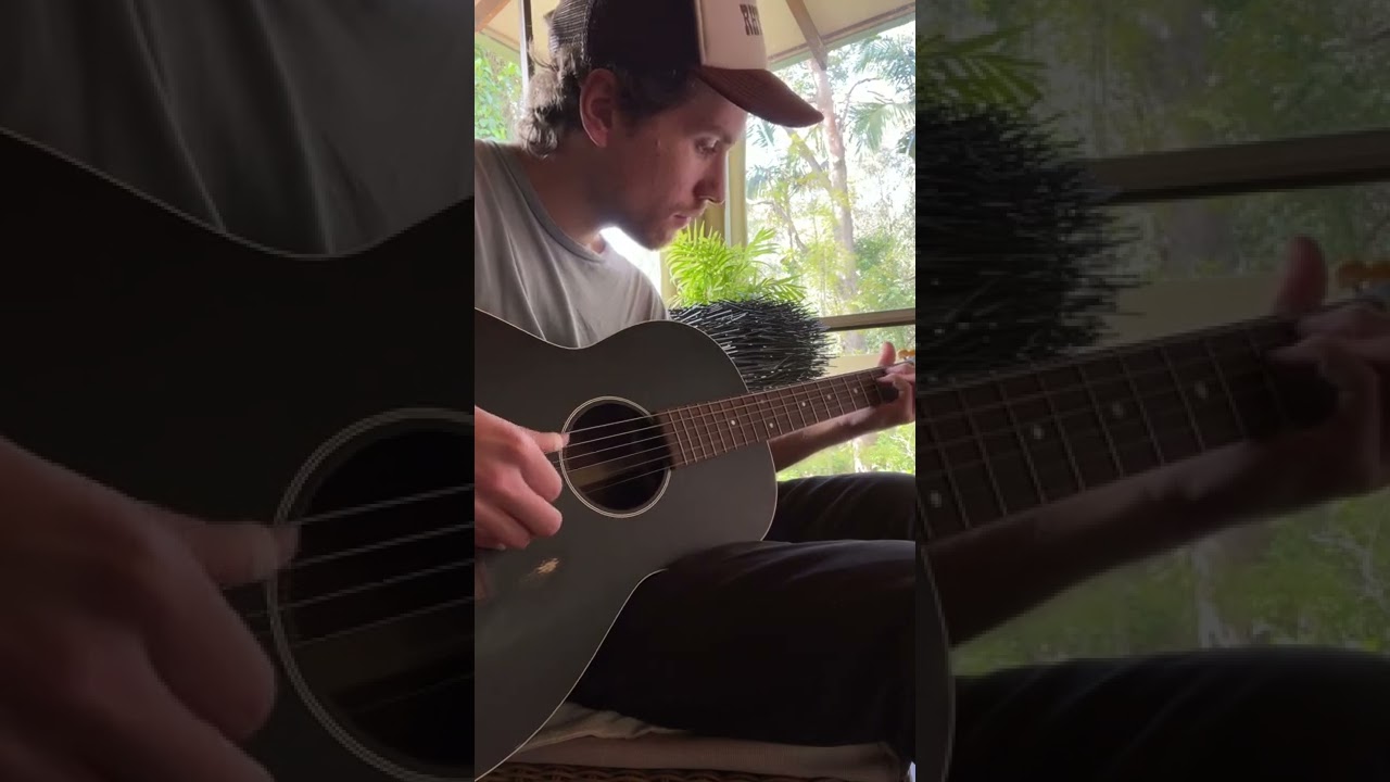 Travis picking in open D 🎶 &mdash; see description for the tab