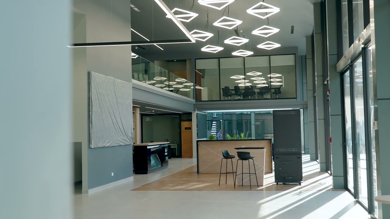 Local comercial Dercocenter GWM Vitacura - Constructora Biecsa