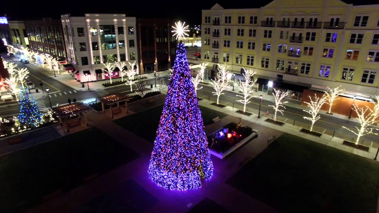 50' Hybrid RGB Tower Tree at Liberty Center in Ohio- S4i®