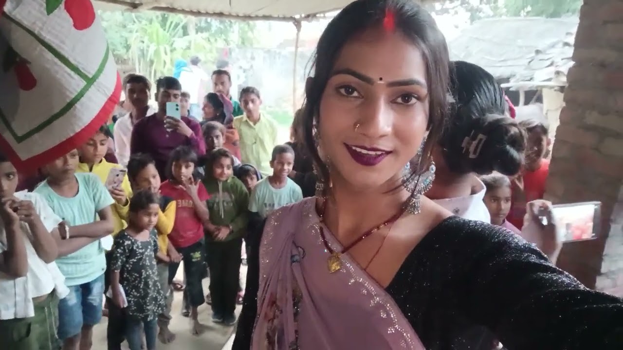 अजय रंगीला के घर पर पहुंची है खुशबू रानी उनकी पूरी टीम