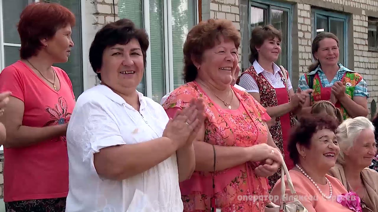 частушки поет Зинаида Шубина из Кировской области