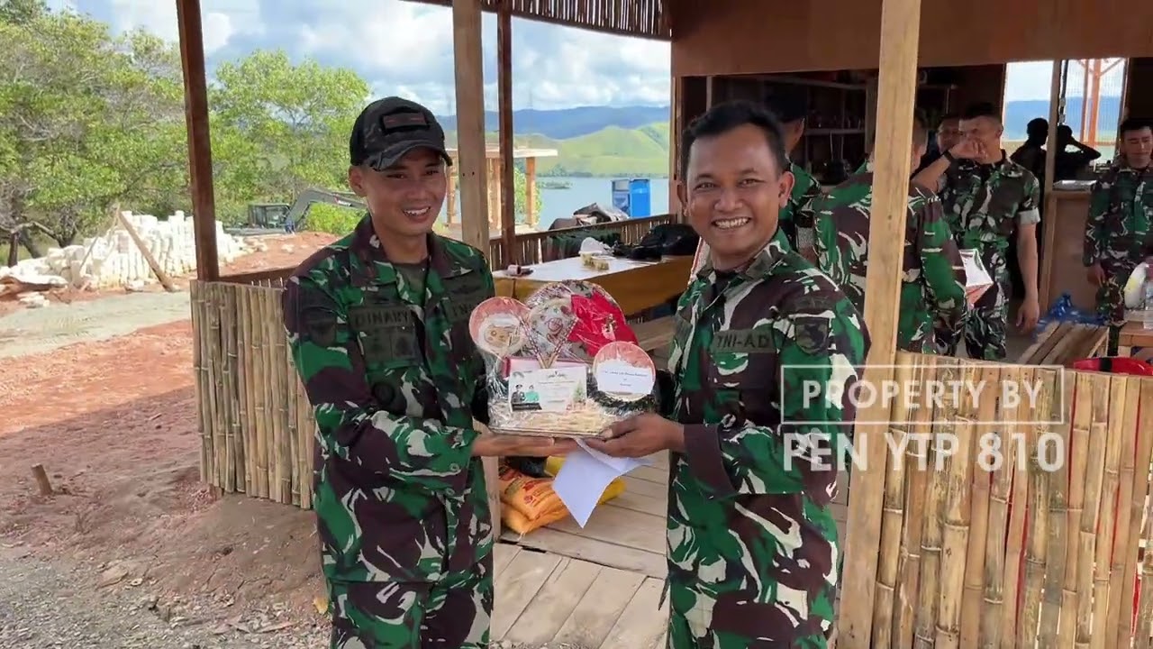 Sambut Natal komandan Berikan Parcel Natal Kepada Prajuritnya 