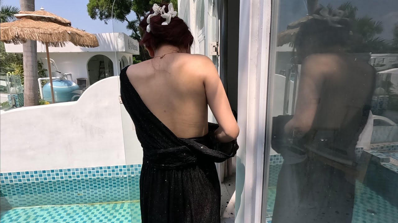 可爱迷人的蛋蛋又来啦，展示我们拉伸透视的一款连衣裙哦
