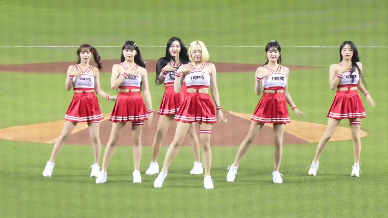 Kia Tigers Cheerleader 開場舞 - 朴星垠（박성은）、劉世彬（유세빈）、鄭嘉睿（정가예）、高佳彬（고가빈）、趙多彬（조다빈）、劉世理（유세리）