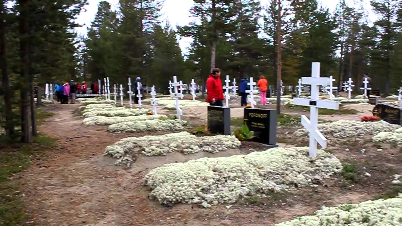 Kolttien hautausmaa Sevettijärvellä.MOV