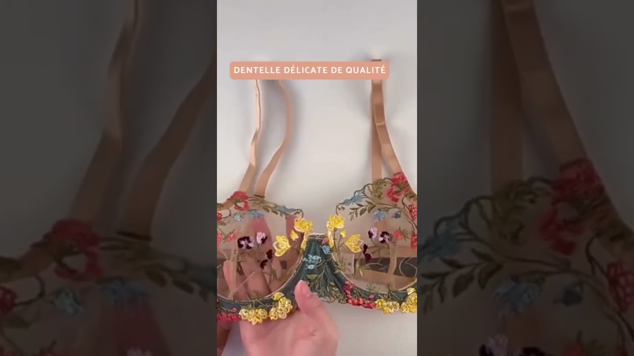 Un ensemble de lingerie en dentelle color&eacute; et de qualit&eacute;