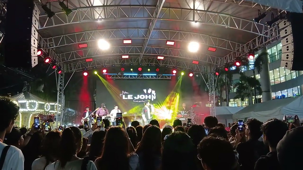 Le John sings 'Ikaw na ba' at Ayala Malls, Market! Market! Central plaza, Taguig City