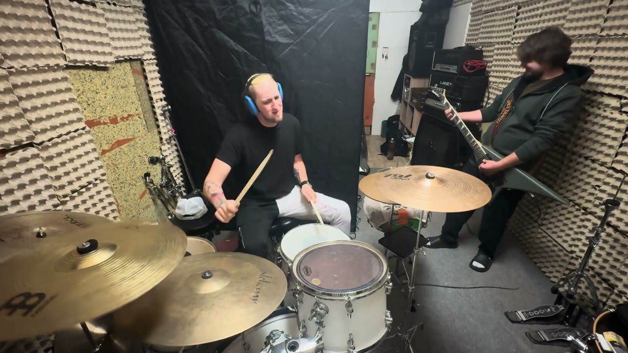 Idea drum and guitar
