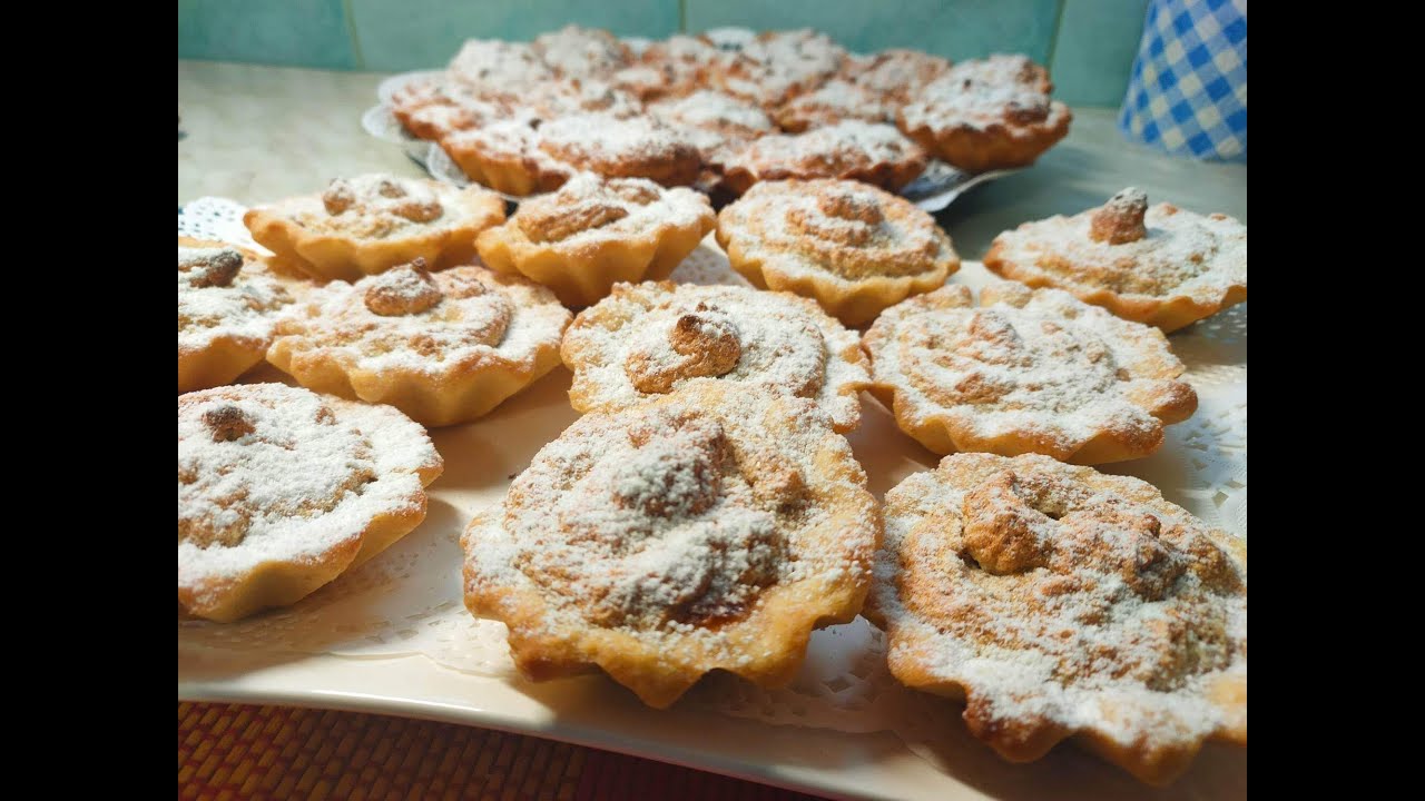 Coșulețe umplute cu gem și o delicioasă bezea cu nucă! Prăjitura copilăriei!