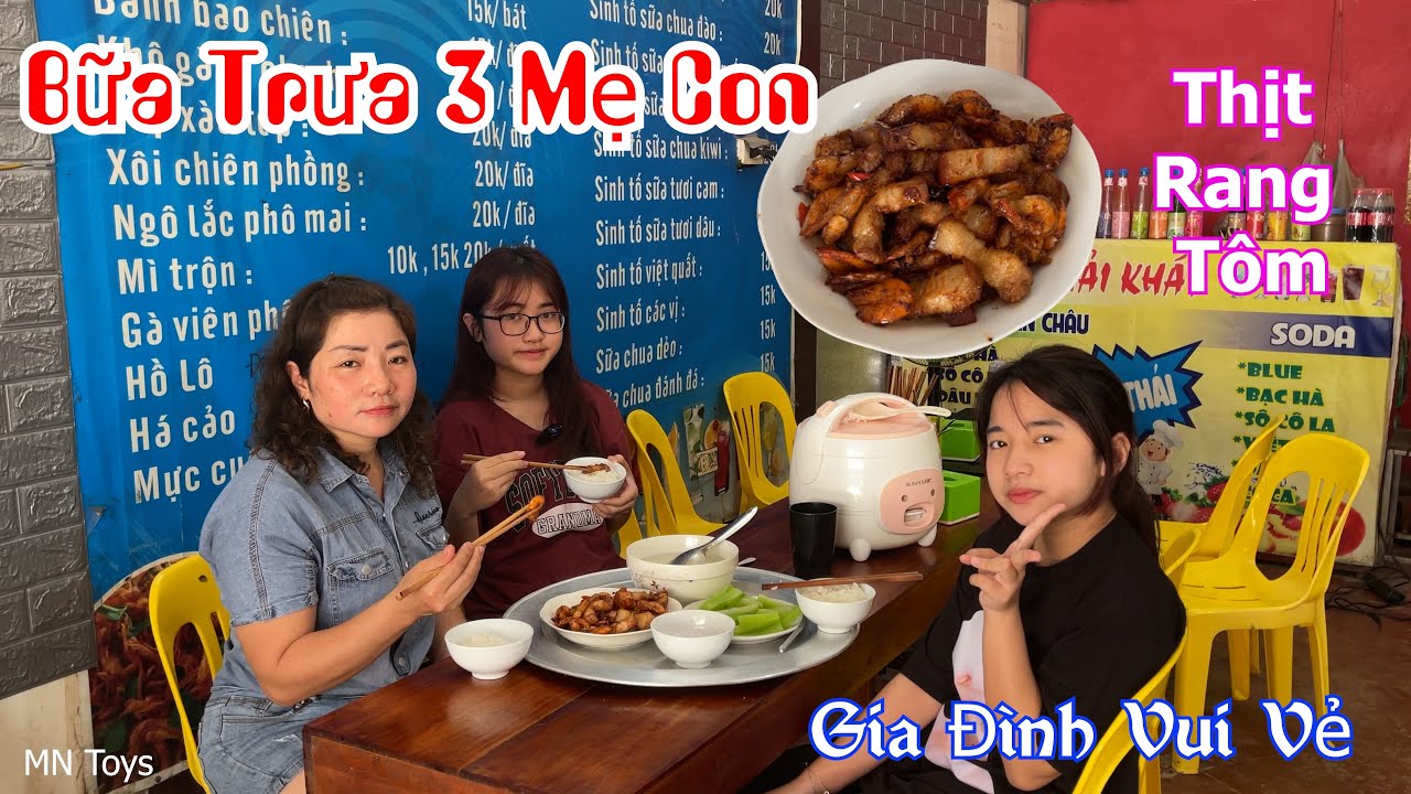 Ba Mẹ Con Hồng Anh và Thùy Giang Ăn Trưa Đơn Giản Với Thịt Rang Tôm, Bí Xanh Luộc - Gia Đình Vui Vẻ