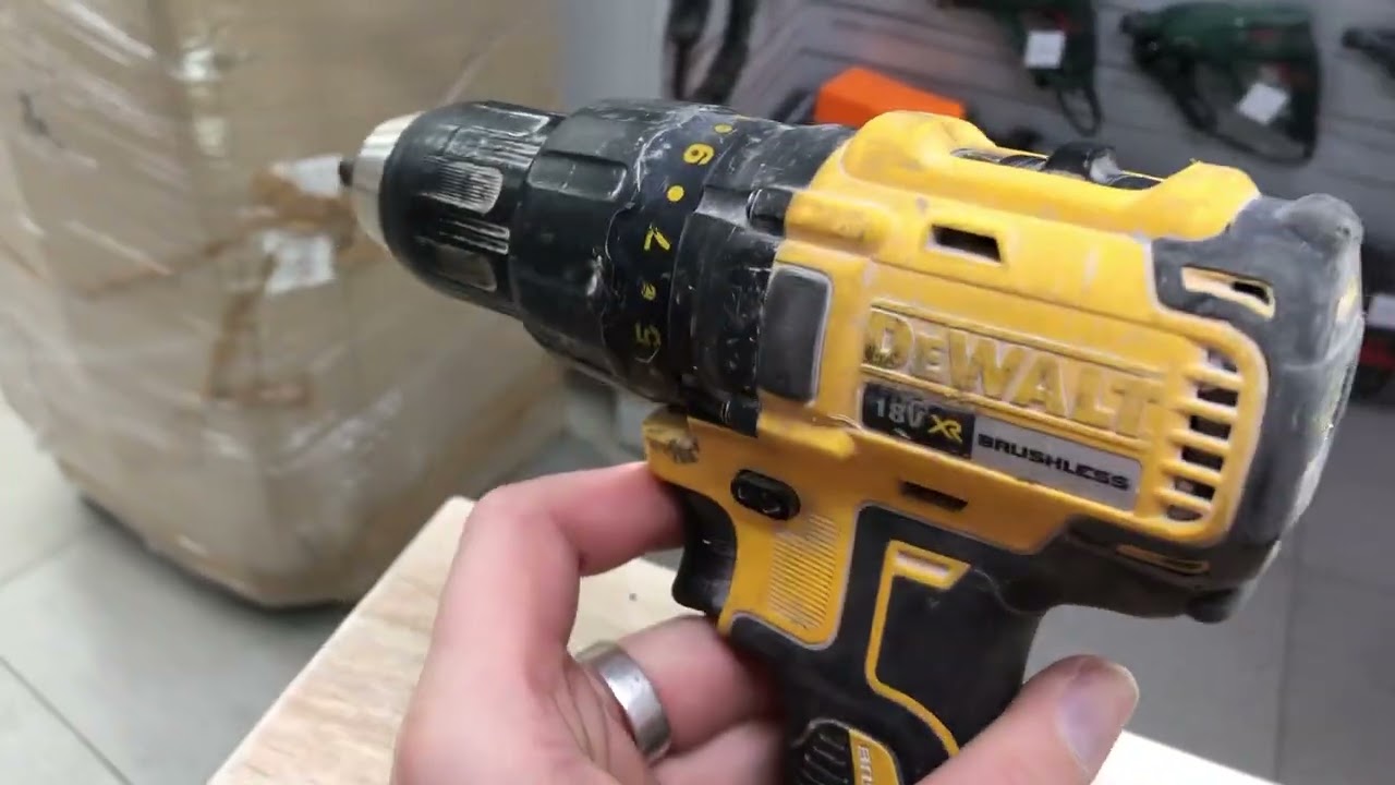Дрель шуруповерт DeWalt DCD777