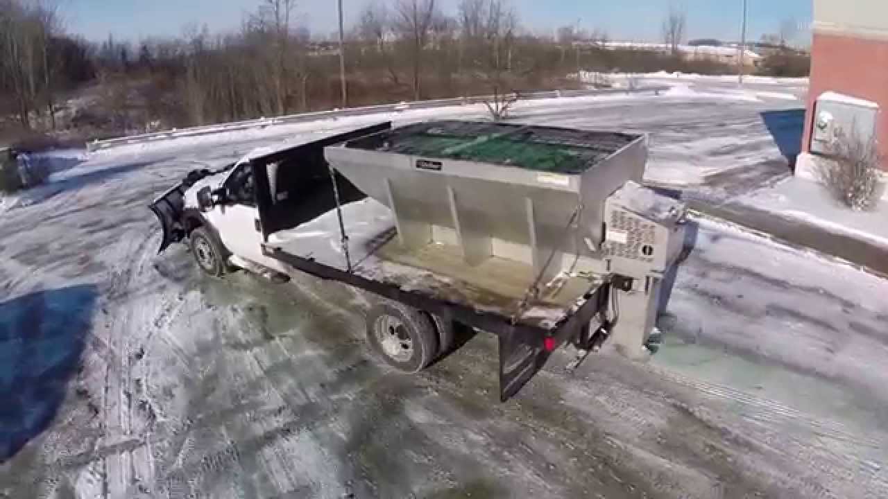 WESTERN® Striker™ Commercial Stainless Steel Hopper Spreaders