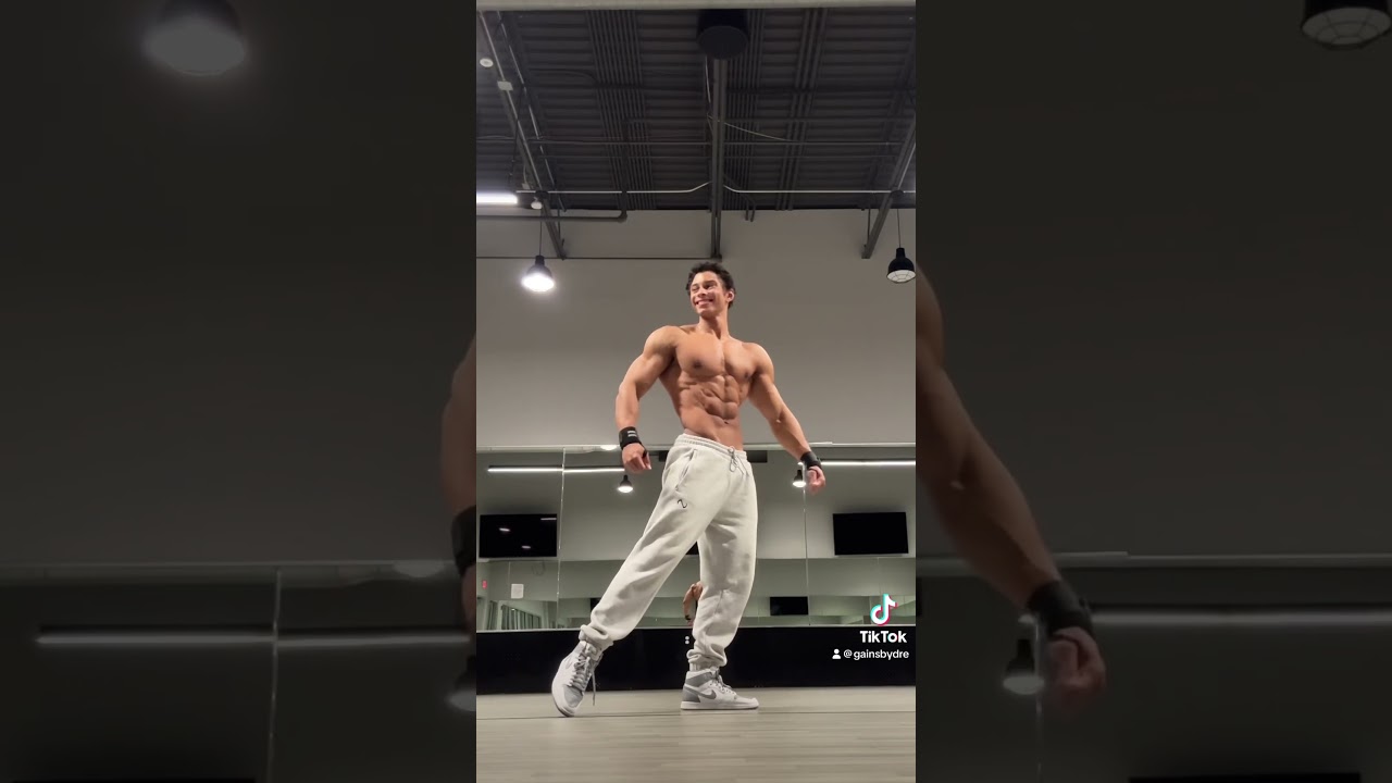 Men&rsquo;s physique posing routine - 7 weeks out from pro card attempt 🏆 #bodybuilding #mensphysique