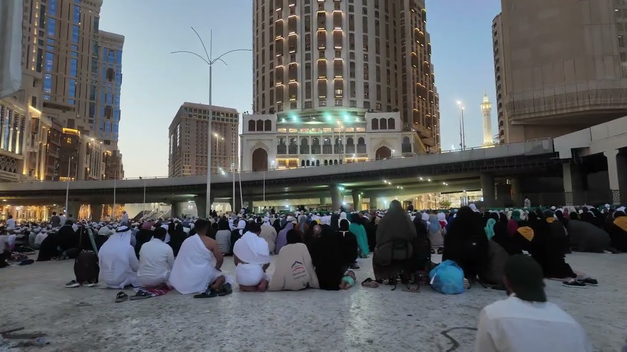 Aksam Namaz na ulicama Mekke - Juni 2025