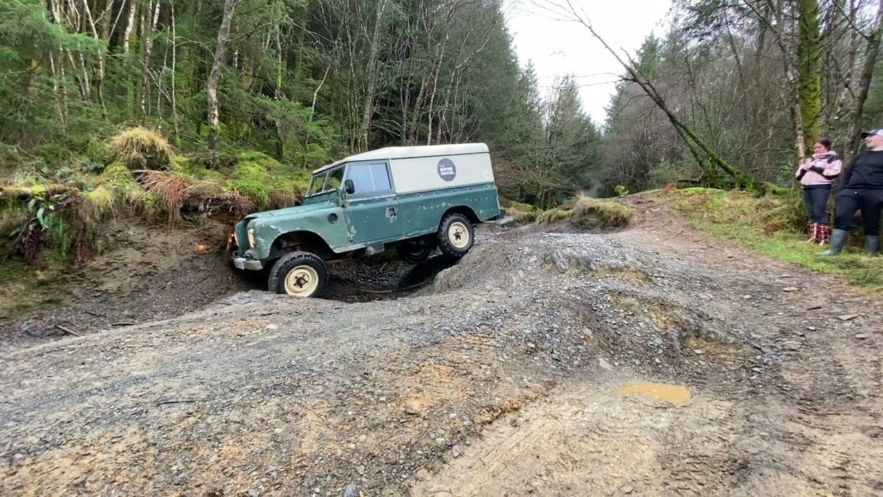 Landrover series 3 full gas on bstard lane 4x4 
