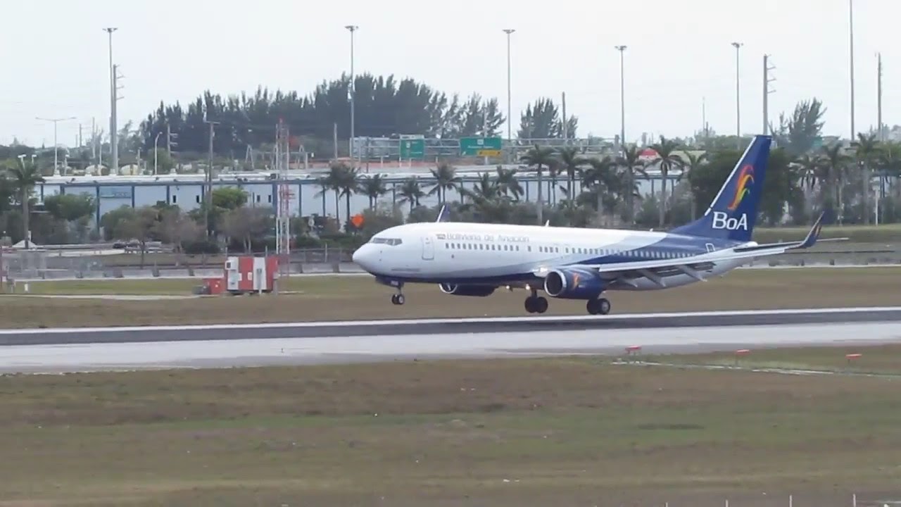 Miami International Airport - Boliviana de Aviación - Boeing 737-800