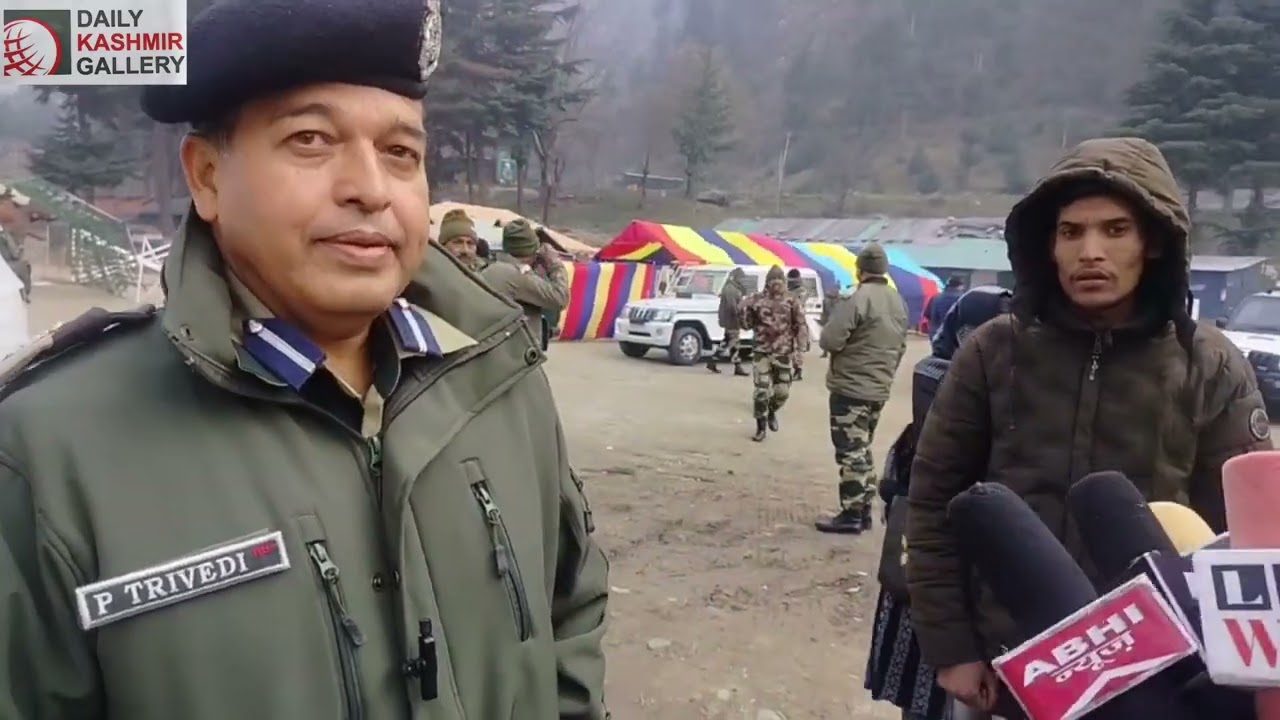BSF's Civic Action Program - Bharat Darshan Tour for 25 Kashmiri Students in Delhi and Jaipur