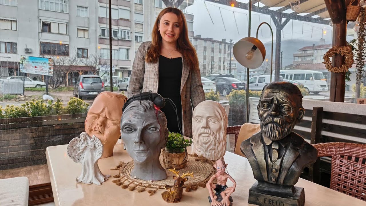 “Heykel Benim İçin Hem İfade Aracı Hem Terapi”
