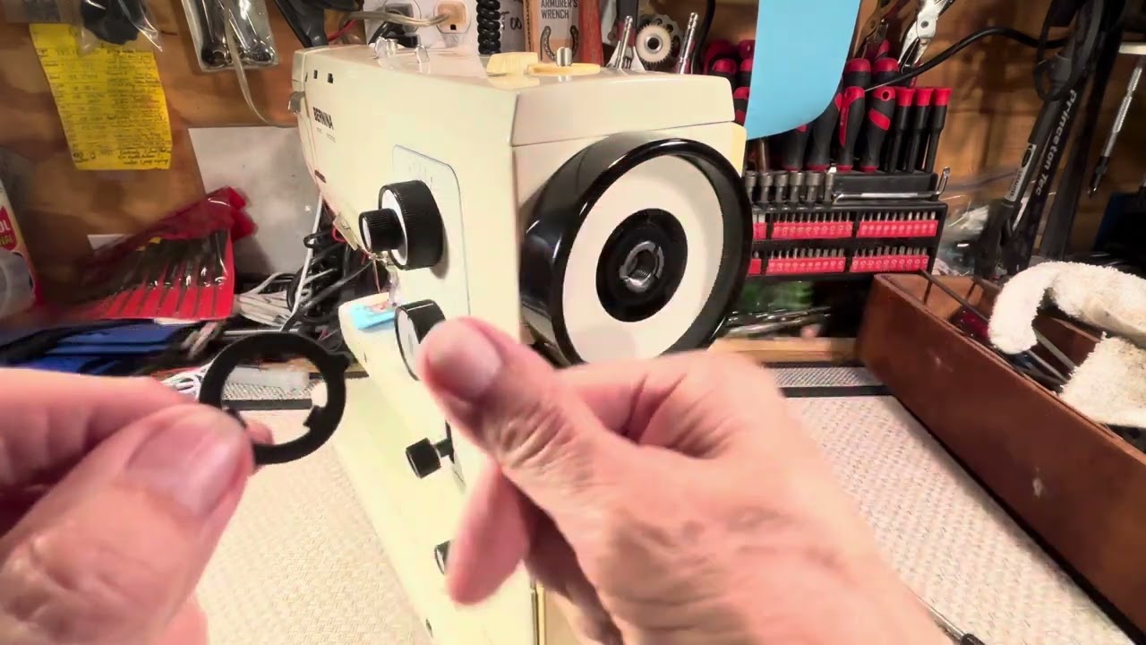 BERNINA 830 FOR SALE AND BY REQUEST : “HOW TO SERVICE THE HAND WHEEL CLUTCH ASSEMBLY”. (Video522)