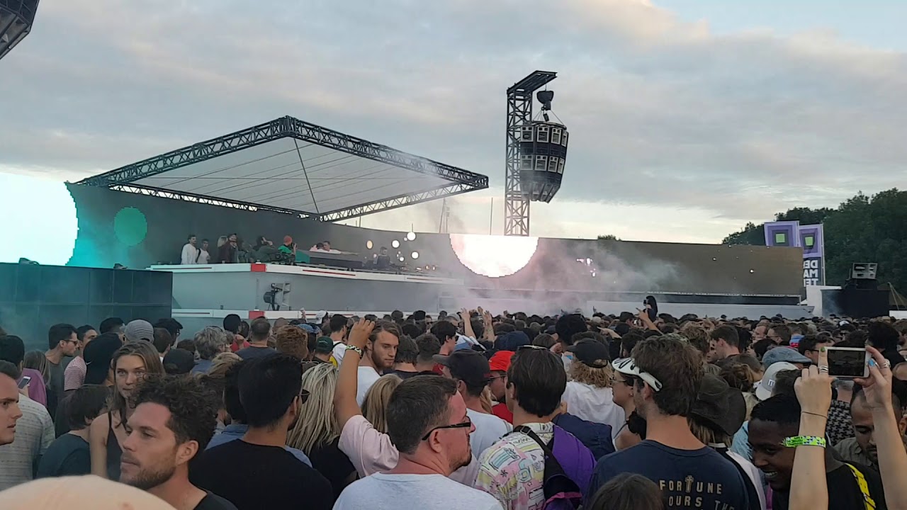 Bicep playing 808 State's In Yer Face at Dekmantel Festival 4 Aug 2017