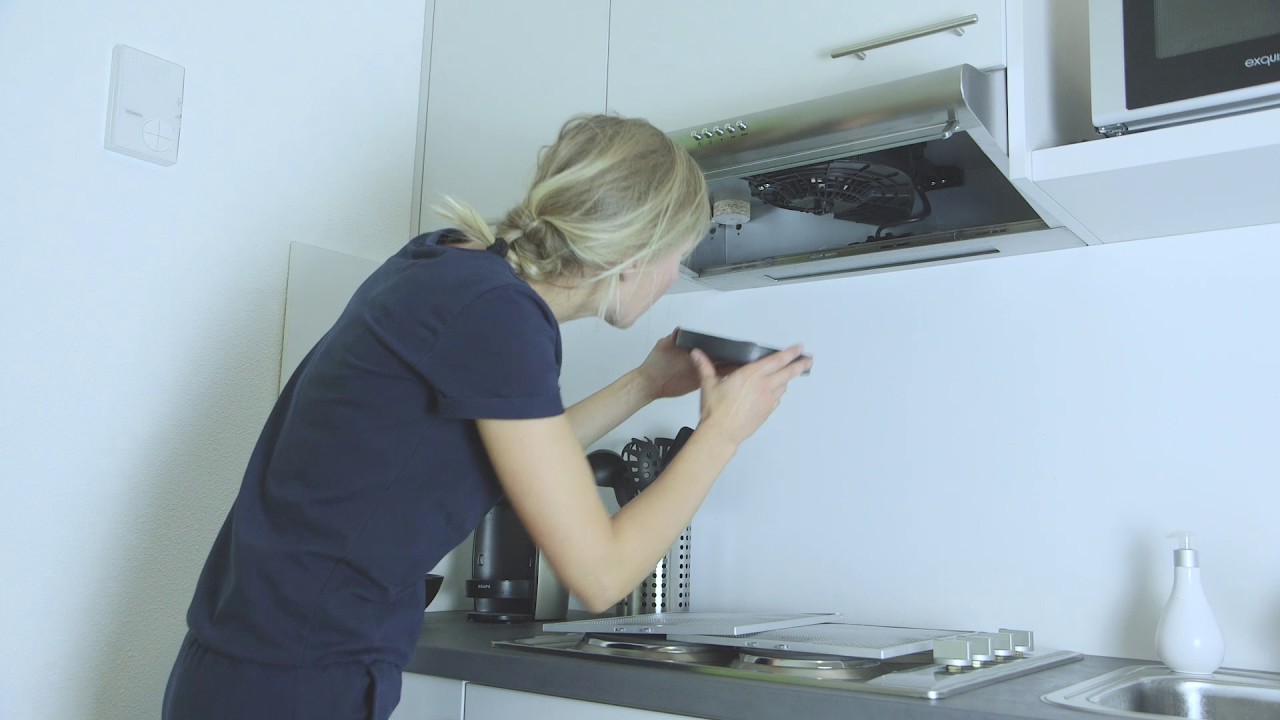 How do I replace the carbon filter of the extraction hood? | Van 't Hof Rijnland