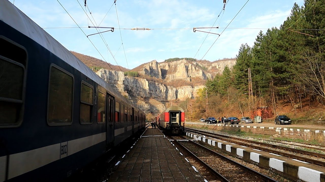 Приятелска среща на ПВ 20112 Враца-София и КПВ 20273 София-Мездра на ЖП гара Лакатник...