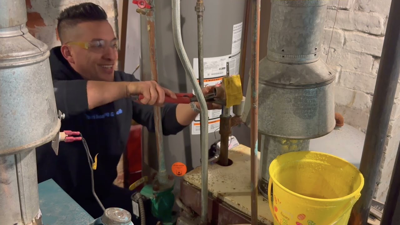 Boiler con problemas de fuga de agua. #calefacción #heating #boiler