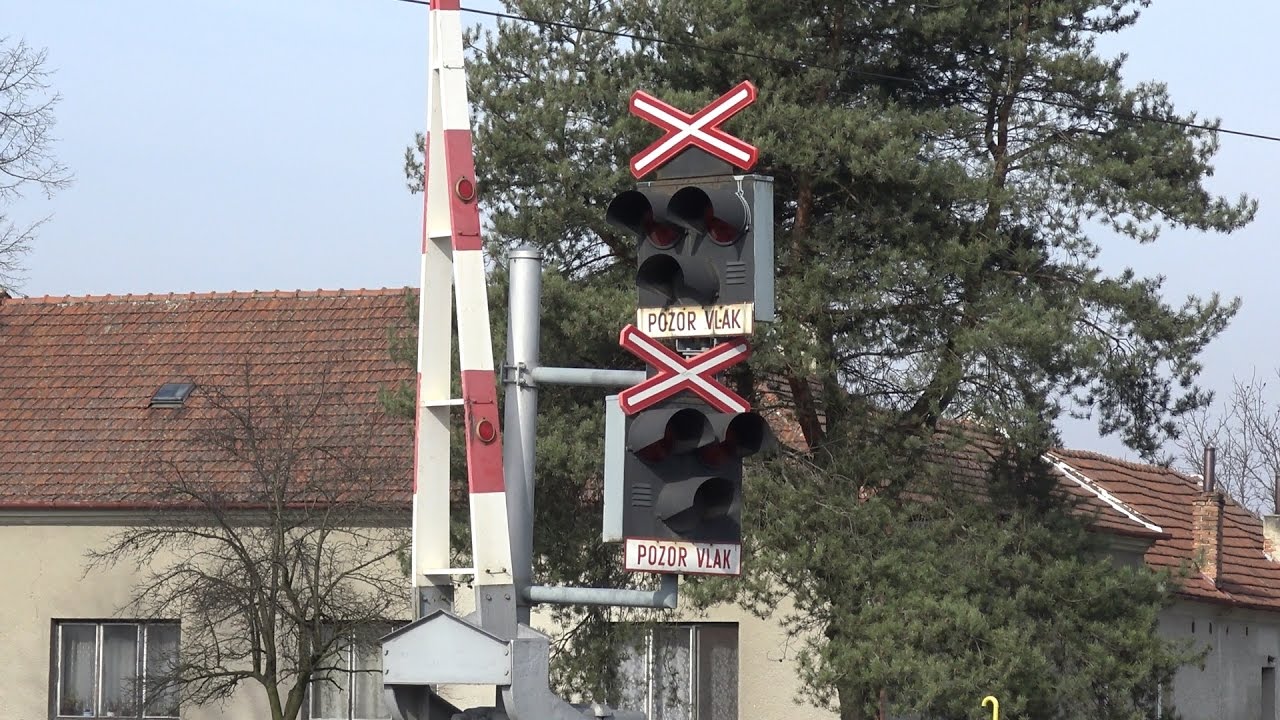 Železniční přejezd Bedihošť