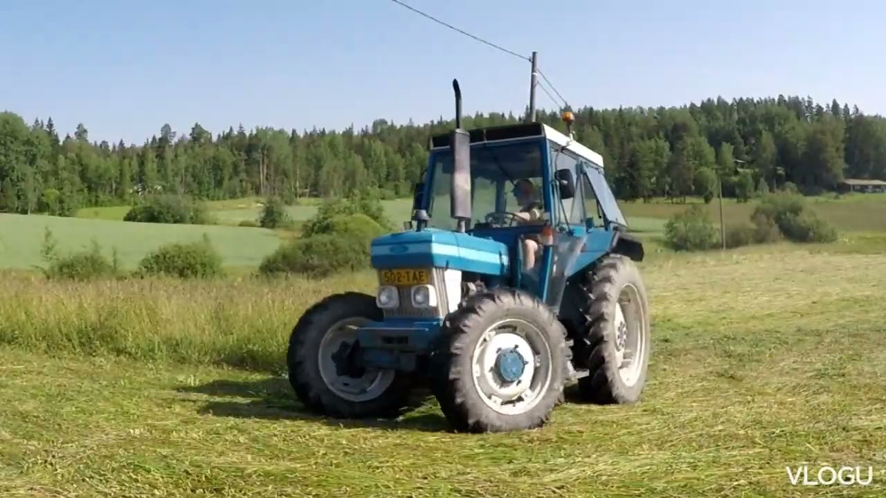 Heinää nurin Ford 4610 ja Ylö LN 185