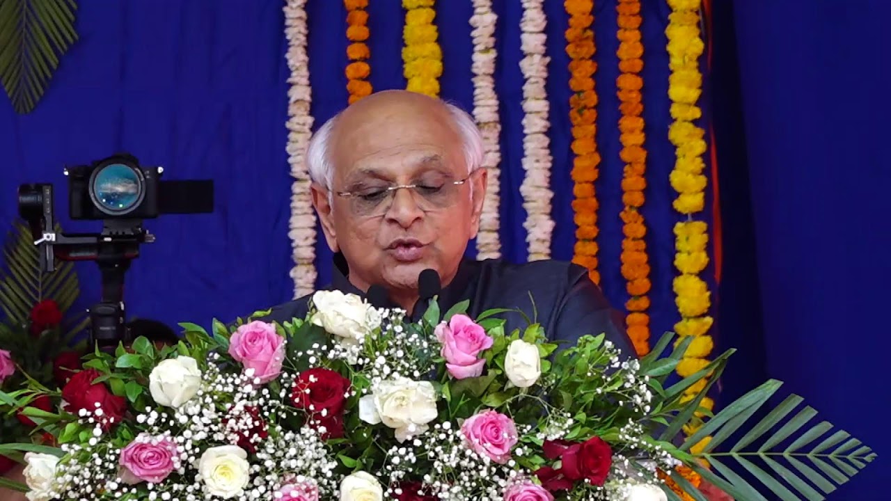 CM dedicates & lays foundation of development works of Dahod district