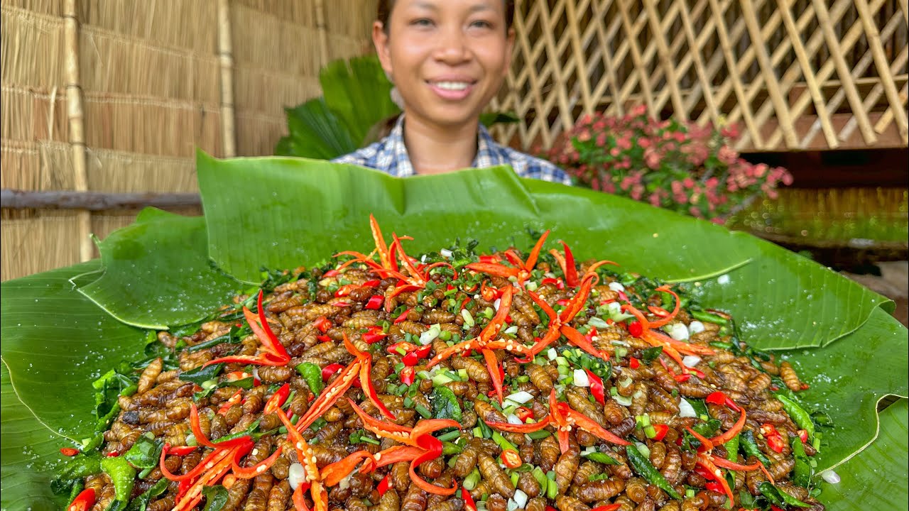 ឌុកដឿបំពងស្រួយឆ្ងាញ់ ឆម ស្រីផាច - Chhom Sreypach
