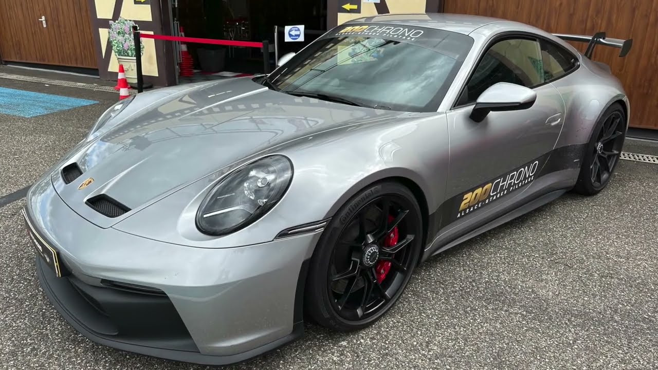 Porsche 911 GT3 992 sur le circuit de l'anneau du Rhin
